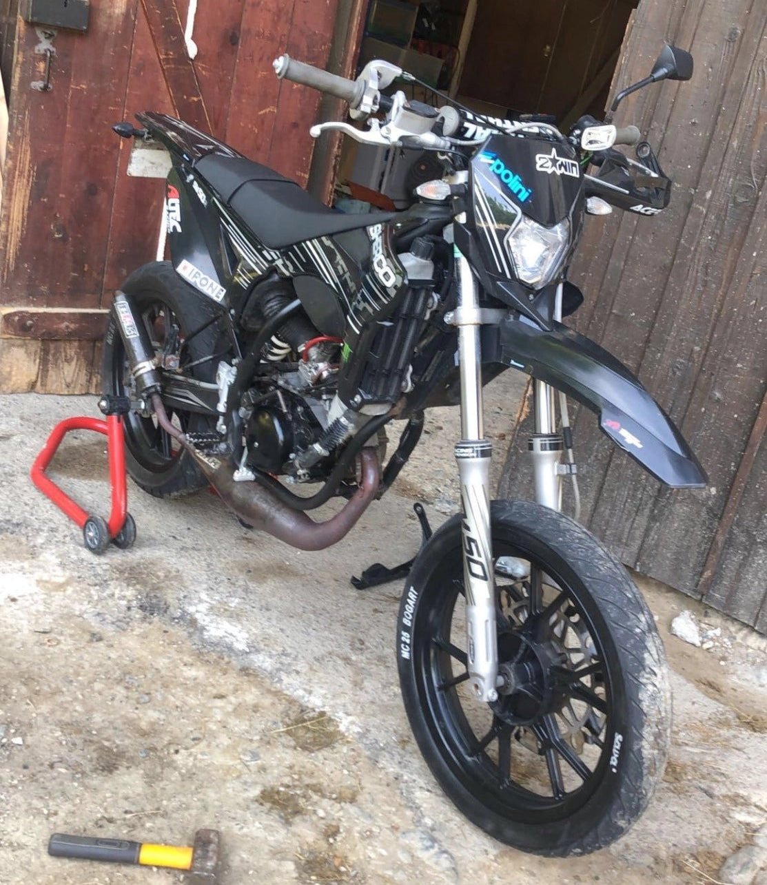 Moto 50 cm³ avant restauration – première étape du projet jeu concours Opinel, début de l’aventure en 2022.